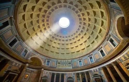 英伦女王伊丽莎白二世告诉你如何选搭腕表