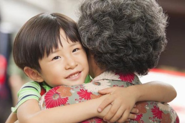 姥姥|一位姥姥的忠告别轻易给女儿带娃,心疼女儿的老人,为何后悔了