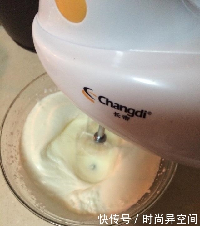 适合|做这个蛋糕不需要烤箱,有冰箱就能做,正适合夏天吃