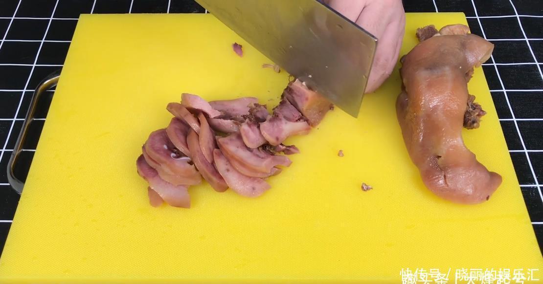 东北经典下酒凉拌菜,猪头肉拍黄瓜,肥而不腻清脆爽口