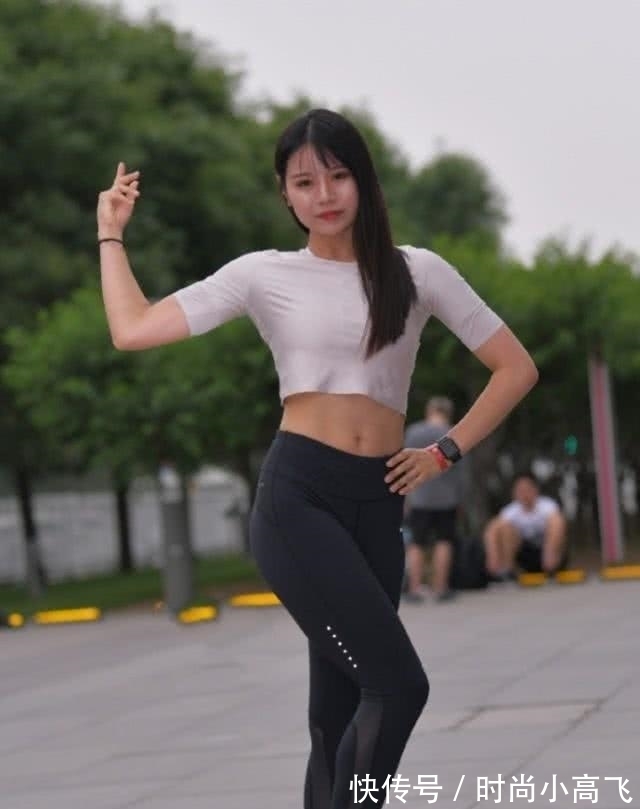 身姿 精美的版型修身效果特好，瑜伽裤塑造高挑挺拔的身姿