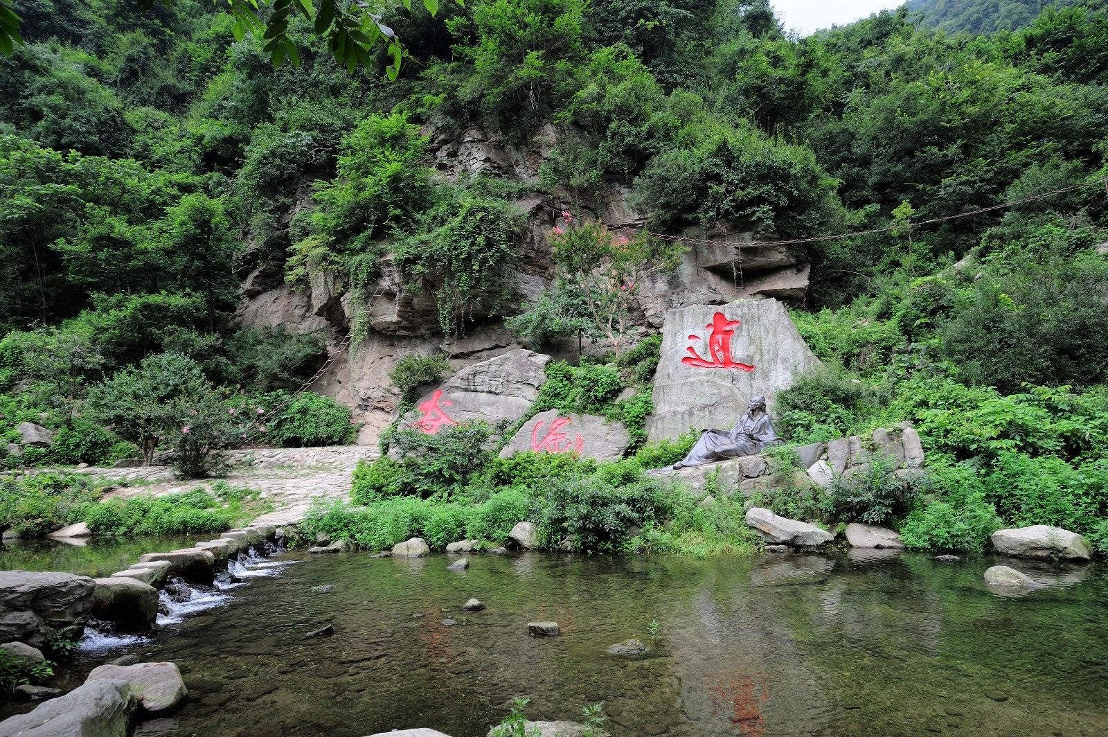 闲游|闲游武当山—云雾中的武当之巅气势依旧