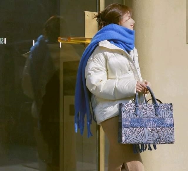 女人 精致的女人不需要扮嫩,身着优雅的裙装穿搭,温柔高级又不显老