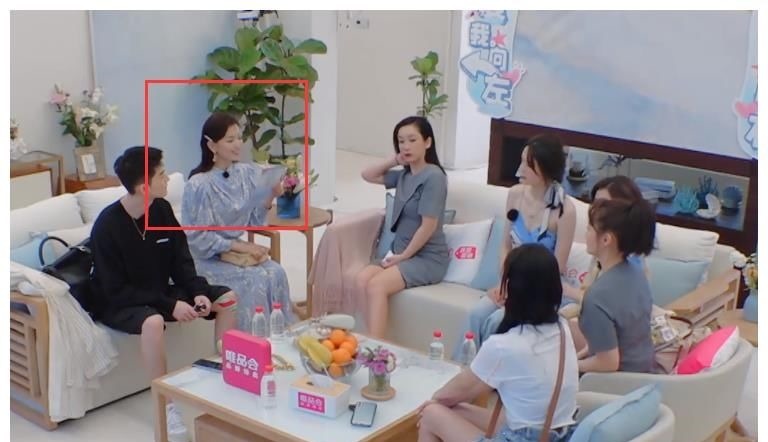 刘涛当团长有多差劲?吃饭时生硬cue流程,六位嘉宾没人接话茬