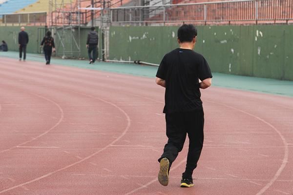 尽早改掉“掏空”骨头的坏习惯，不做“糠骨”人