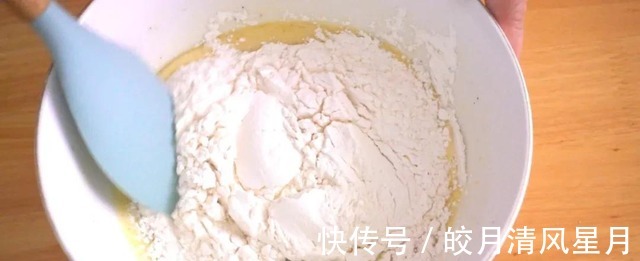 浸奶式面包从未吃过这样的面包，外形丑，口感比蛋糕还软嫩！