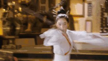 讲真，她大概是娱乐圈第一个靠结婚成功洗白的人吧