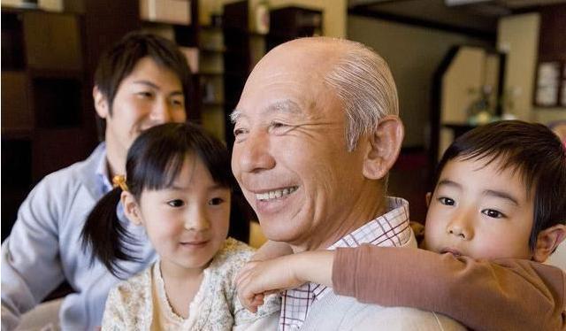 外婆|为啥孩子越大越不爱去姥姥家串门呢?不是不亲老人,原因好现实