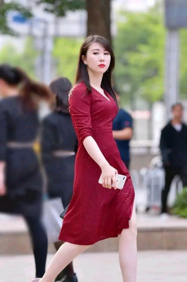 小姐姐 时尚又舒适的穿搭,帮你秀出凸凹有致好身材