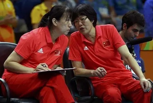 卫冕冠军|中国女排十冠她参与八冠!如今即使功过相抵,郎平仍是国家功臣