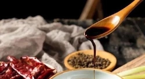 炖鸡肉时，最忌放这6种调料，要想肉香汤鲜，放对料很重要