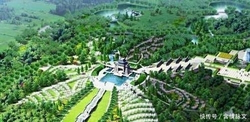 薄一波墓地,规制简单,鲜花不断,与妻子同日去世,雕像寓意美好