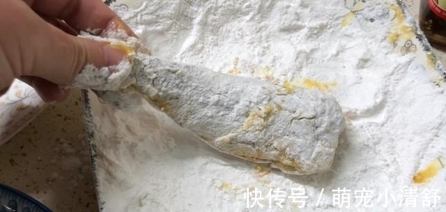 炸鱼时,有人裹面粉,有人裹淀粉,大厨:都不对!教你最正确做法