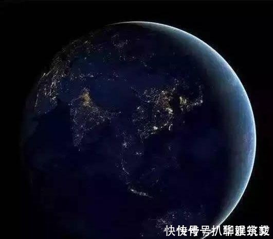 卫星 从卫星上看东亚的夜景，对比三个时期的中日韩三国差距