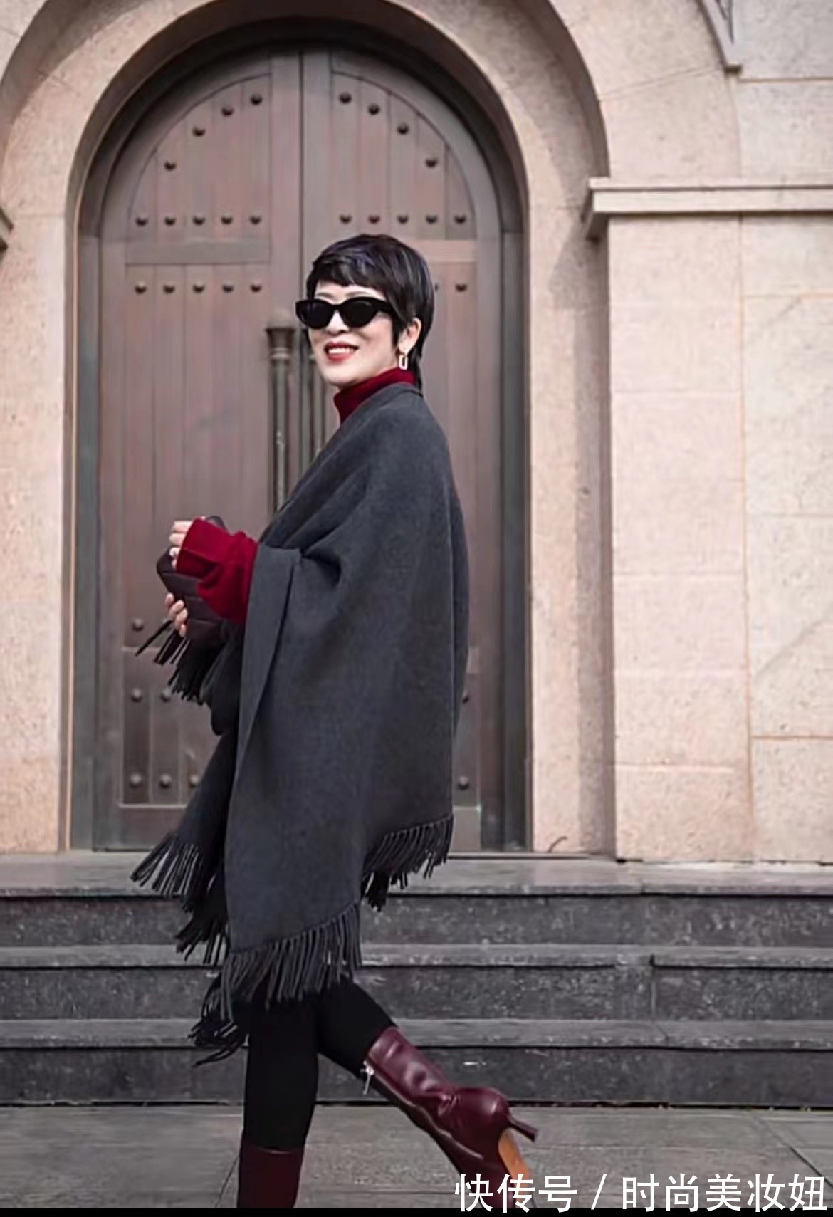 毛衣|60岁的女人越简单越高级,看这位奶奶的穿搭,显得气质又优雅