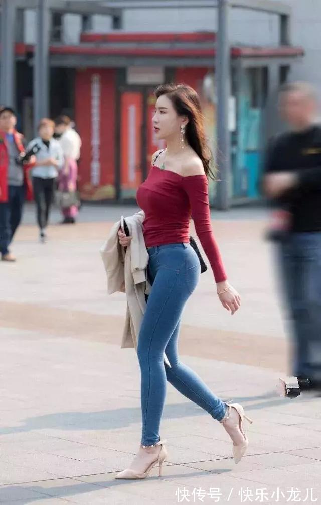 一字 白色的一字肩连衣裙,优雅的荷叶边领子线,真是气质又浪漫