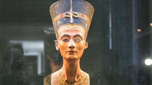 网红|埃及荒村出土一片普通的瓦片,因上面的图案,它竟成了网红文物