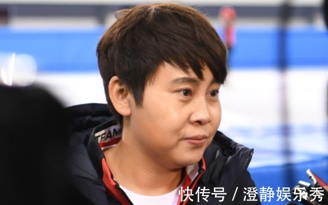 合影|奥运冠军王濛晒近照!一家三口少见合影,满脸笑容与身后妈妈太像