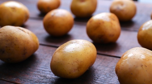 家里的土豆放久了就长芽了教你3招,久放也不长芽不变色