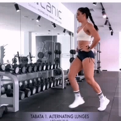 锻炼|健身的魅力真大，40岁阿姨坚持锻炼，与女儿合影被误认为是姐妹