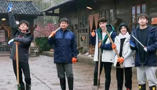 《向往5》为了欢迎张艺兴，黄磊做了5个菜，张艺兴却只吃了3口