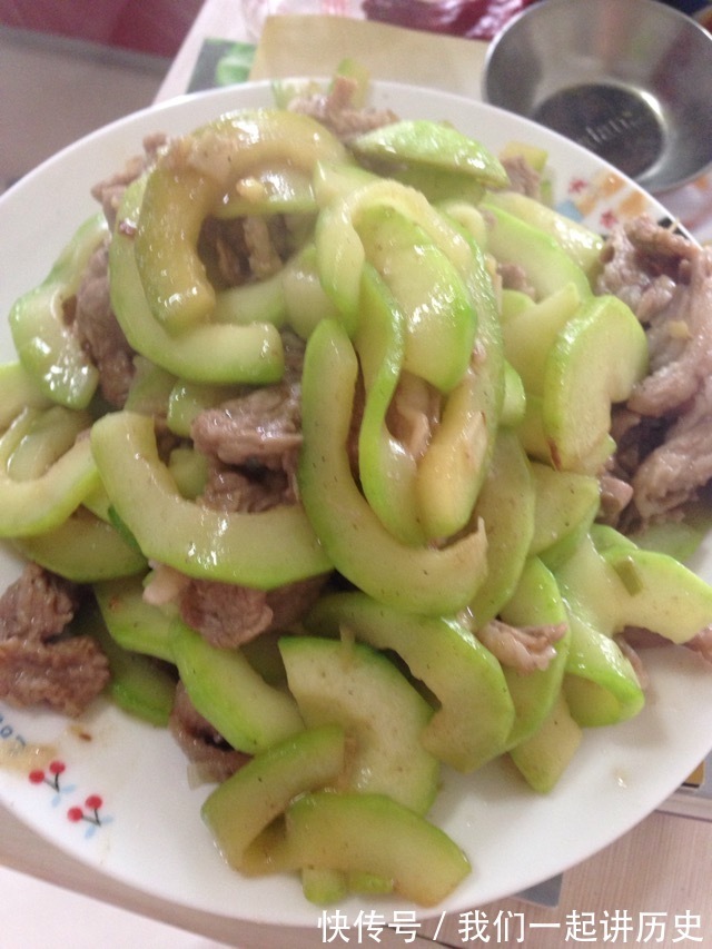 西葫芦也能自己在家做,美味好吃!味道不输餐馆,一顿3斤不够吃