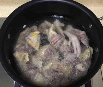 鸡肉|天冷多吃这肉，比猪肉便宜，比羊肉温和，简单炖一炖，美味又滋补
