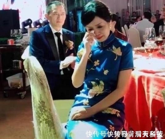 高跟鞋|婚礼“最美旗袍妈妈”走红网络,网友:哭都哭得这么优雅!