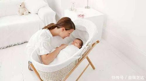 安全感|宝宝将小姨“哄睡”后,静静待着不哭不闹,妈妈看到后被萌翻了