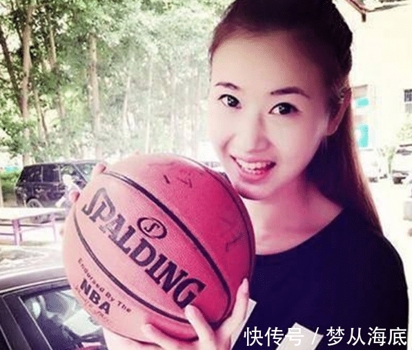 女巨人|2米女巨人嫁1.8米丈夫,上门作客撞门框,未来婆婆:拆了,换大的