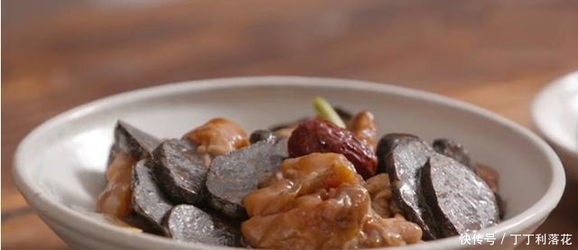 蒸鸡的方法很多,而有了黑松露加入,你将品尝到不一样的味道口感