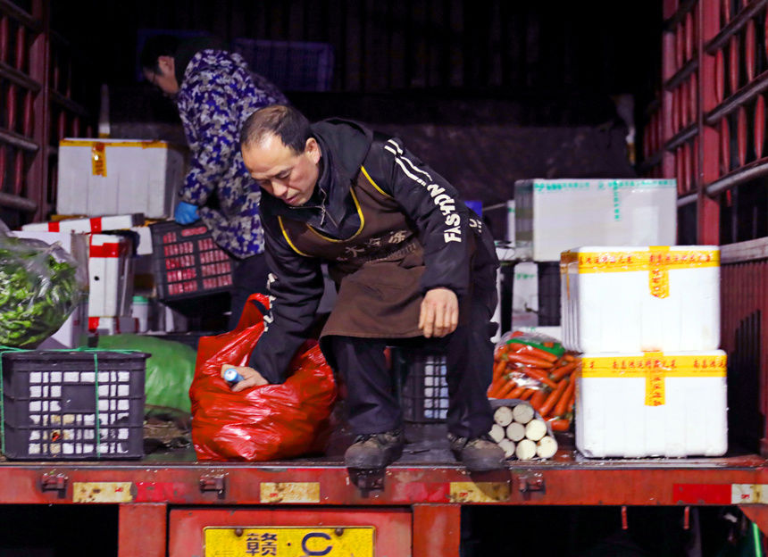 商贩们|江西宜丰：清晨贩菜人