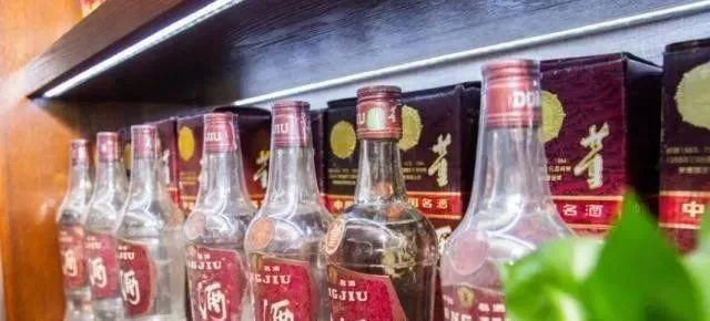 茅台|男人工资三千别喝贵酒!这些白酒口感纯正,不输给茅台