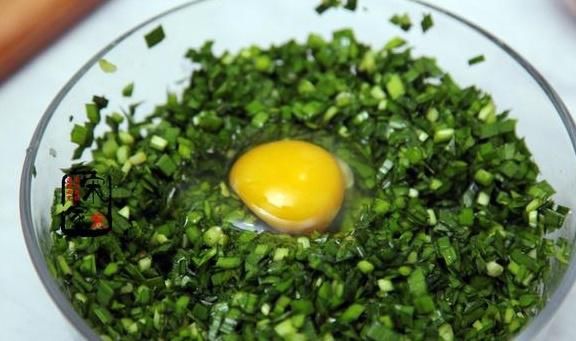 内香|韭菜这吃法，不放1滴水，外酥脆内香软，老爸一口气吃了1盘子！