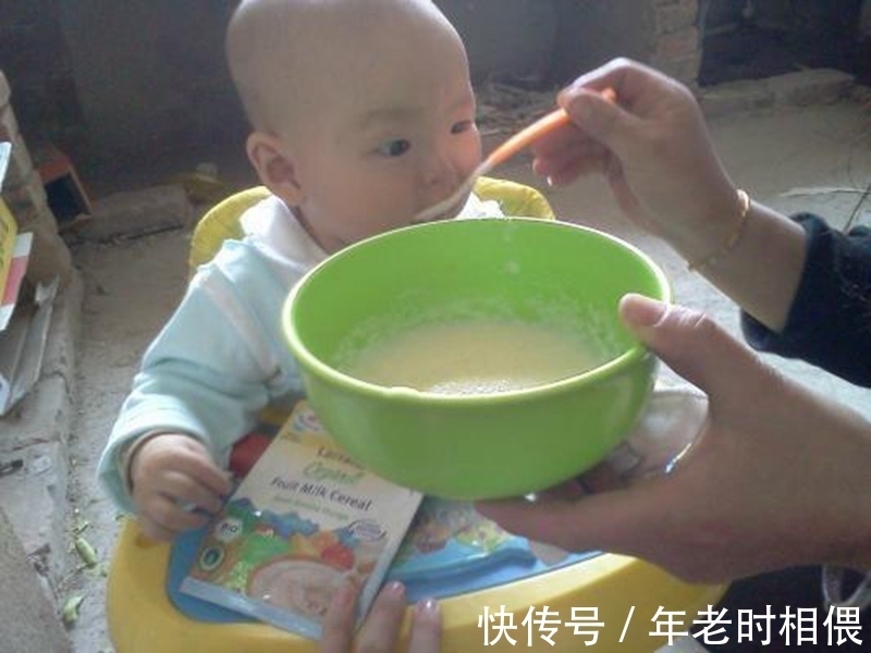 养娃|9月大宝宝因吃错辅食入院,医生无奈养娃不能大意,别乱喂辅食