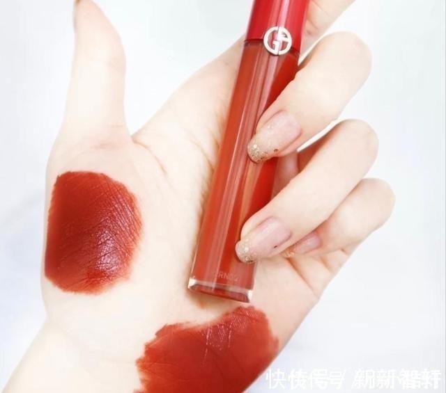 六六 黄皮女生用错口红颜色就会更显黄!选择这几款特别高级显白!