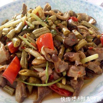 泡椒|美食炒鲜菇，酸辣鸡杂，馄饨皮迷你披萨，番茄豆腐圆子汤