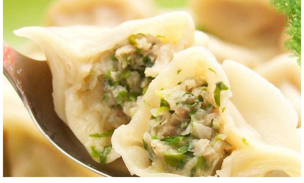调白菜馅饺子，最忌用盐杀水，十几年老配方告诉你，饺子馅鲜多汁