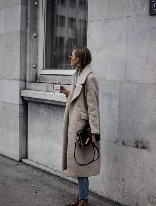 不论穿羽绒服还是大衣,一定要牢记“上下法则”,时髦显高级