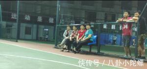 |搞笑段子:卡住姐姐的不是胖,而是你的好身材