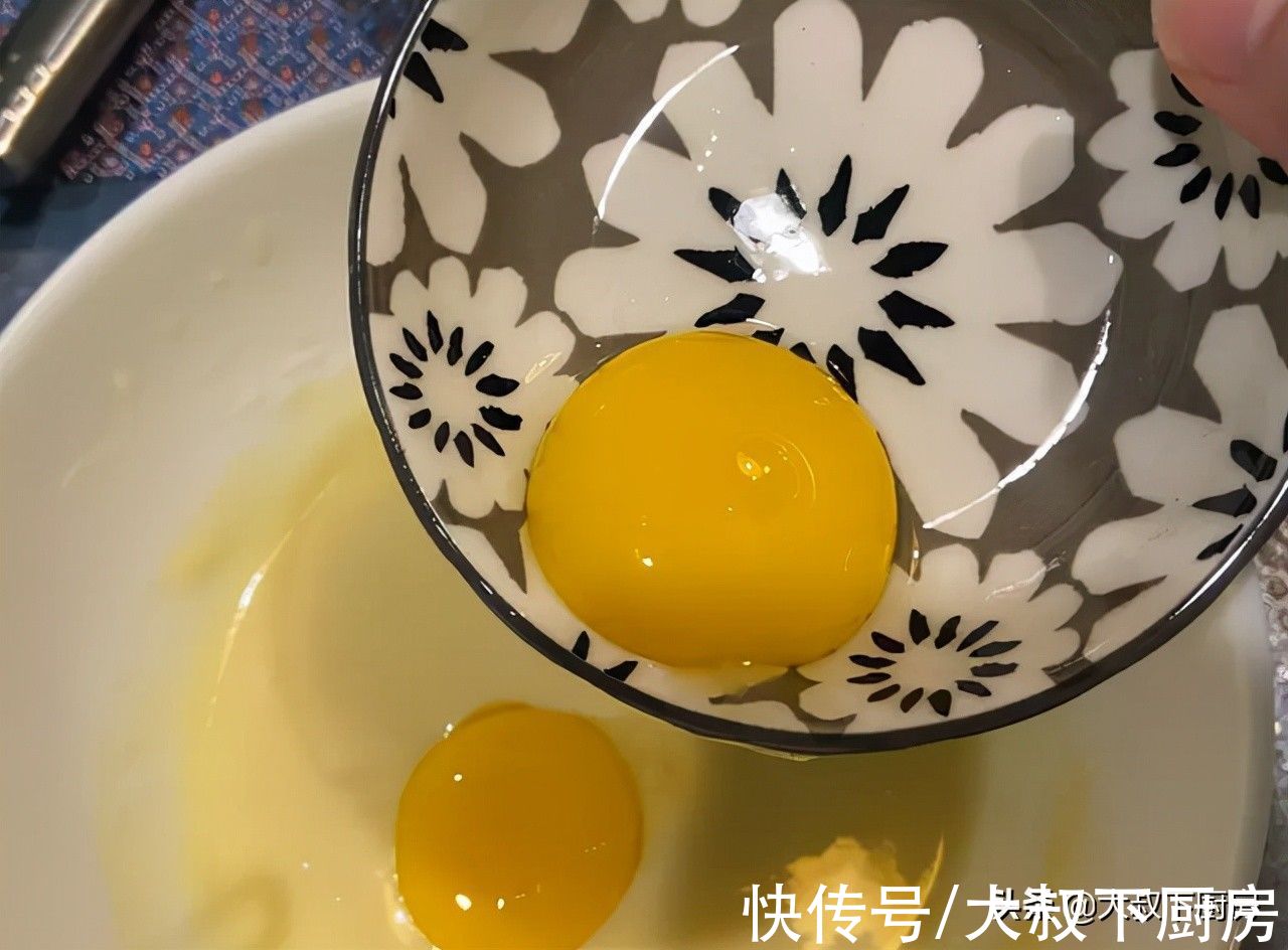 只需一个气炸锅!大叔教你自制海绵蛋糕,松软可口,超级好吃