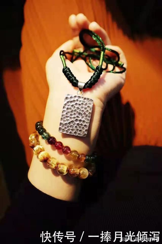 把珠宝做成心脏的样子，分享一些充满创意元素的珠宝