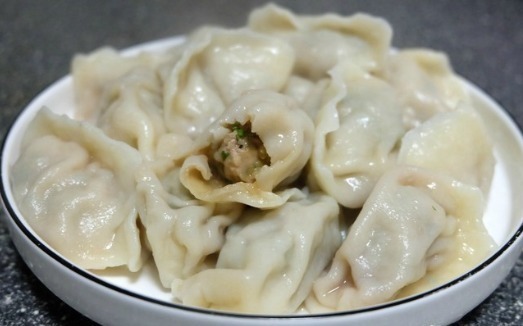 猪肉芹菜馅|冬天最爱吃饺子,妈妈这么调馅,连挑食的女儿都爱吃了!