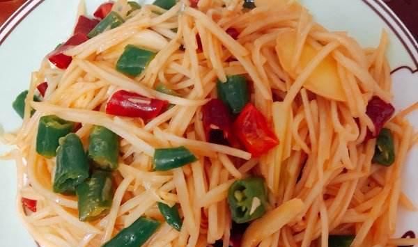 对我们的健|米饭二次加热会致癌?生活中,3中常见食物一定不能二次加热!