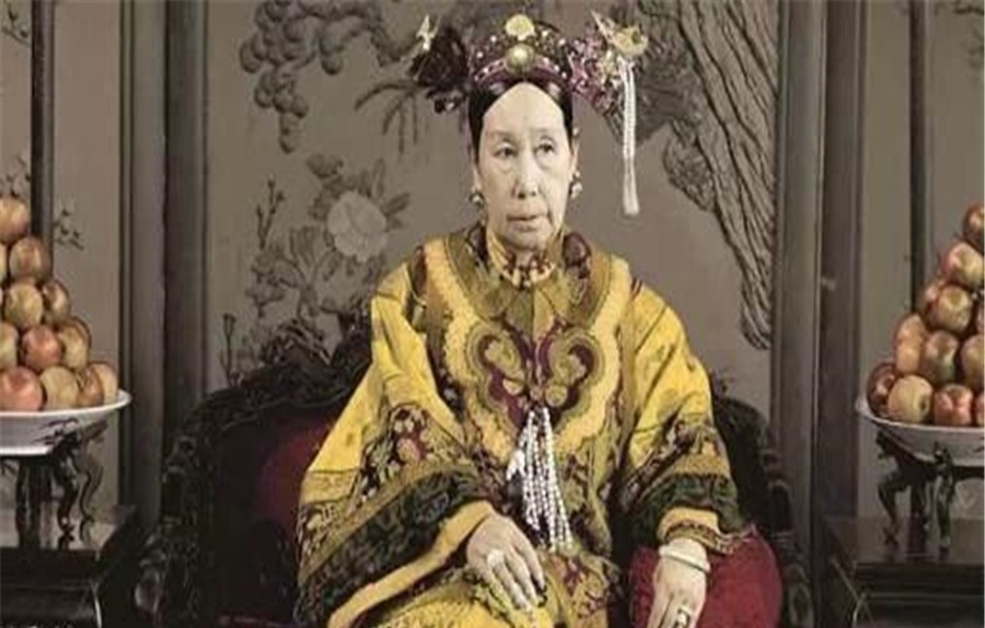 慈禧作了1首诗,最后1句家喻户晓,如今人们都会挂在嘴边