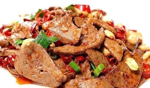 炒猪肝之前多加一步,猪肝又鲜又嫩,而且没有腥味,味道更好吃