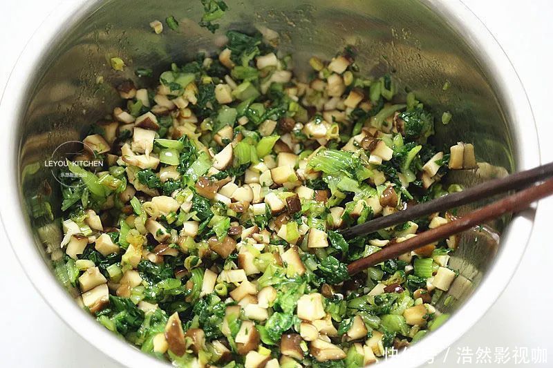 比肉|纯素馅大包子,鲜嫩多汁,比肉的还香,一次多蒸点,早餐也有了