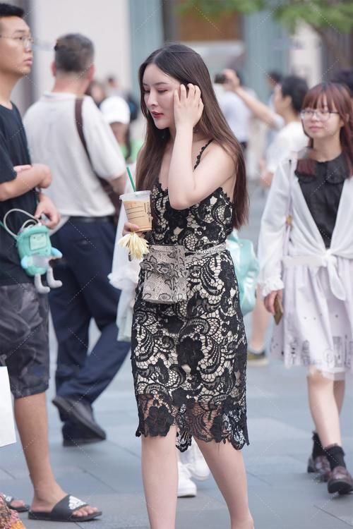 网纱|黑色和白色叠层的连衣裙，有层次感，穿上很高级