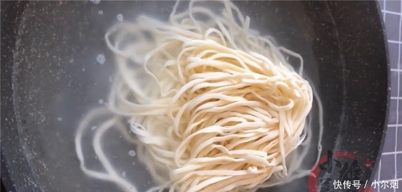 省力|面条这么做,吃一次就会上瘾,浓香四溢,省时又省力,全家吃不腻