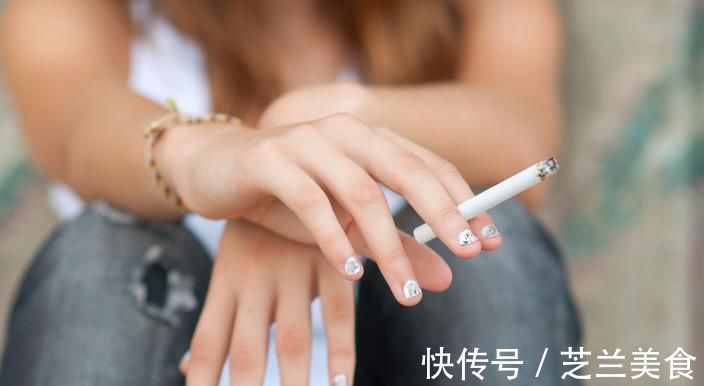 女性|女性不想老太快，年过40岁，多做4件事，“拖住”绝经